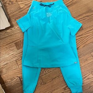 Figs Women's Aqua/teal Scrub Set